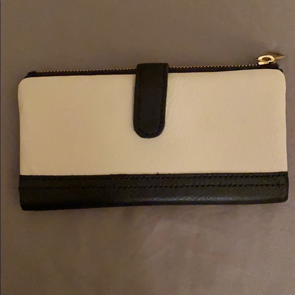 Black and white FOSSIL wallet, NWT